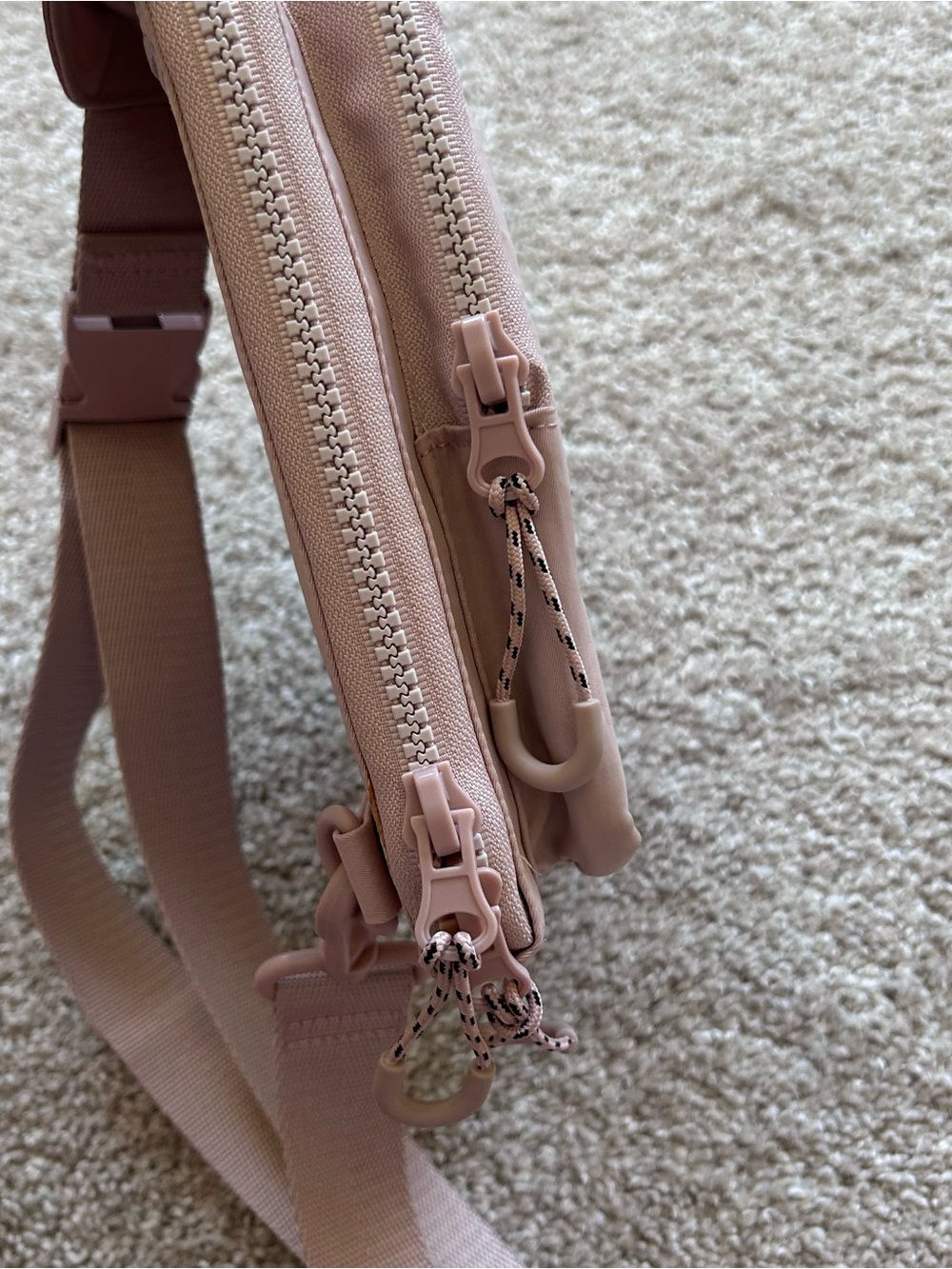 BEIS Sport Sling Atlas Pink Adjustable Travel Everyday Crossbody Bag Purse EUC - Picture 10 of 10